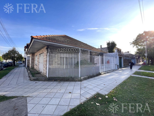 Venta De Casa 4 Ambientes Con Cochera En Bernal Oeste