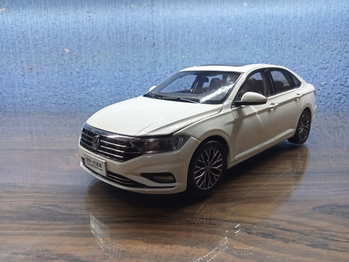 Volkswagen Jetta/sagitar Escala 1/18 1:18 1 18 Blanco (Usado)