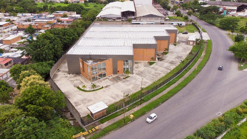 Imagen 2 de 12 de Yohandys Castillo Vende Complejo Industrial De Galpones