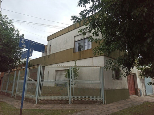 Imagen 1 de 18 de Casa En Venta De 3 Dormitorios C/ Cochera En Ramos Mejía