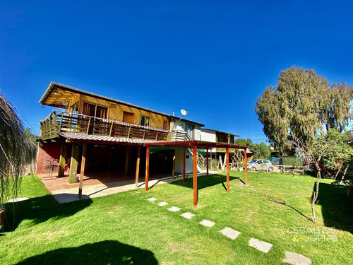 Casa En Venta De 6 Dorm. En Olmué