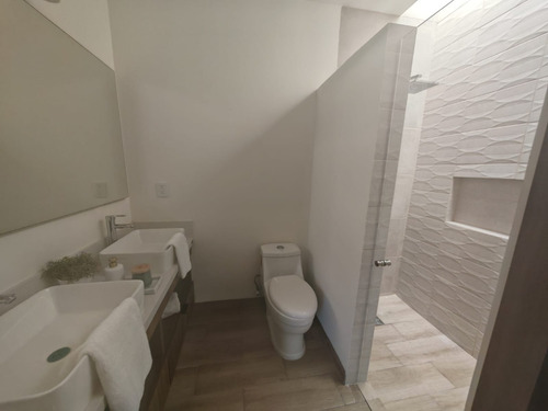 Ubicación Privilegiada En El Municipio De Corregidora Cercano A El Santuario De Schoesntantt, Casas Nuevas Con Magnificas Amenidades. Hay 3 Modelos Con Iluminacion Y Funcionalidad Aprovechado Cada E