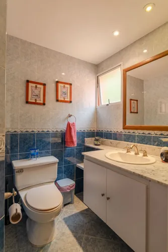 Casa En Venta En El Tesoro. Cod V11847