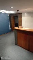 Comprar Oficina Al Frente, Muy Bien Ubicada En Ciudad Vieja, Con Todos Los Servicios Cerca Y En Una Calle Excelente Para Ubicar Su Empresa 