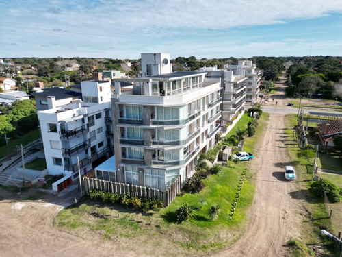 Venta De Departamento Dos Ambientes Ubicado En Edificio Arenas Ii