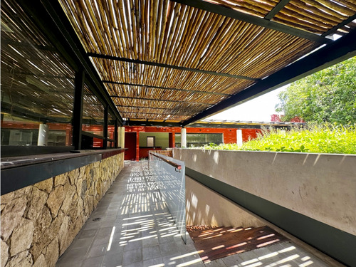 Venta, Propiedad En Avenida Cámara De Comercio, Ideal Para Negocio