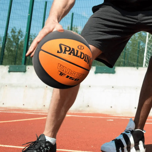 Pelota De Basquet Spalding Varsity Tf 150 N°7 Goma Outdoor