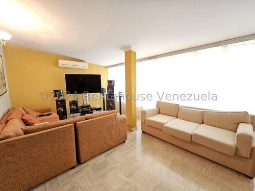 Casa Moderna En Venta Urb El Castaño Zona Privada Con Planta Electrica Y Piscina Se Vende Amoblada Kg:24-19915