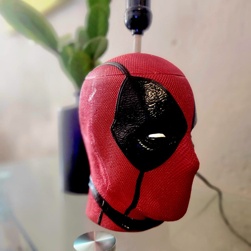 Lampara Deadpool Industrial Con Foco Buro Marvel Antiheroe Rojo Na