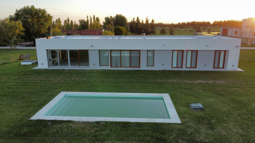 Imagen 1 de 27 de Casa Venta Barrio Cerrado Campos De Roca Ii 5 Ambientes 3 Dormitorios Convenio Haras Y Miralagos