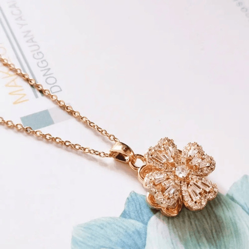 Imagen 6 de 8 de Collar Mujer Elegante Giratorio Cristales Trebol Dorado