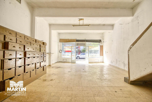 Local En Centro Comercial, A 50 Mts Del Carrefour Y A 2 Cuadras De Av. Santa Fe.