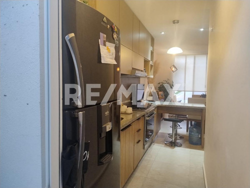 Casa En Venta En Condominio Con 3 Habitaciones Y Una En Pb, Tiene Jardín Y Amenidades En San Isidro Juriquilla