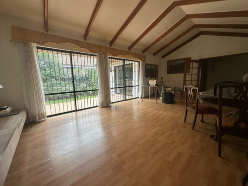 Casa En Villa Con Amplio Jardín, Cercana Al Centro - Chillán