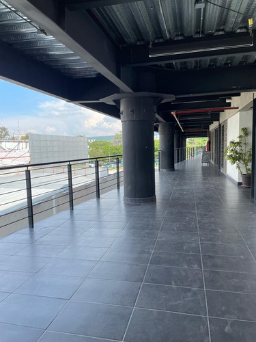 Renta Local Comercial En Planta Alta Av. Zaragoza Queretaro