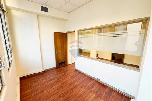 Amplia Oficina En Arriendo 409 M2