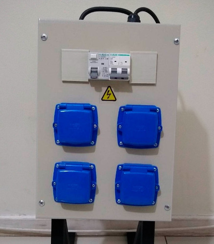 Tablero Eléctrico Portatil Con Pie - 4 Tomas De 20amp - 10a