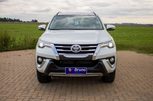 Imagem 3 de 15 de Hilux Sw4 Srx 2.8 4x4 2016 | 7 Lugares |