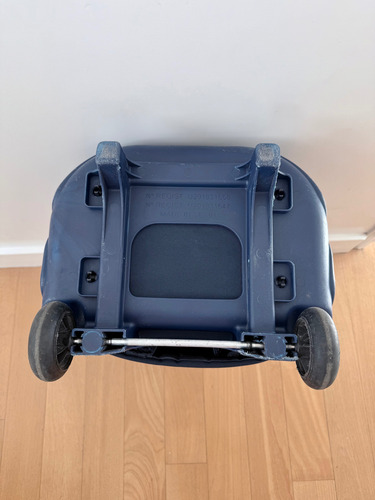 Mochila Escolar Con Carrito Azul Liso (Usado)