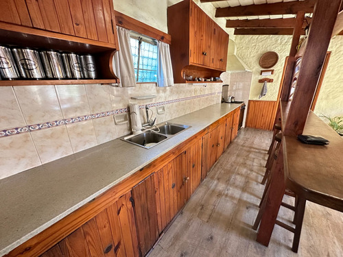 Casa En Venta 3 Dormitorios Y Barbacoa En Ciudad De La Costa Solymar