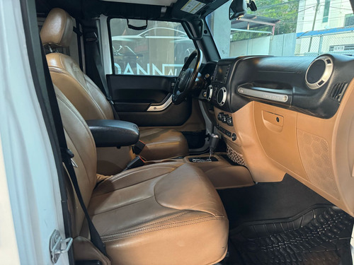 Jeep Wrangler 3.8 V6 Unlimited Sahara JK 4x4 At