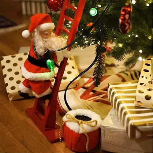 Imagen 2 de 7 de Papá Noel Sube La Escalera For Dar Regalos De Navidad A Los