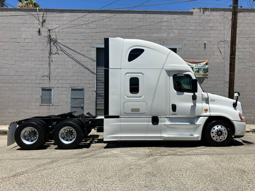 Tractocamión 2016 Freightliner Cascadia 125 /camarote
