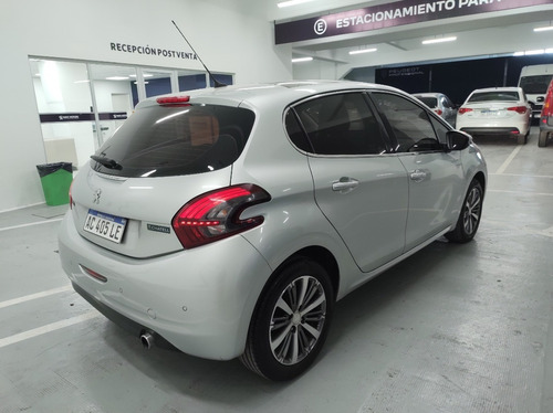 Imagen 21 de 23 de Peugeot 208 Feline 1.6