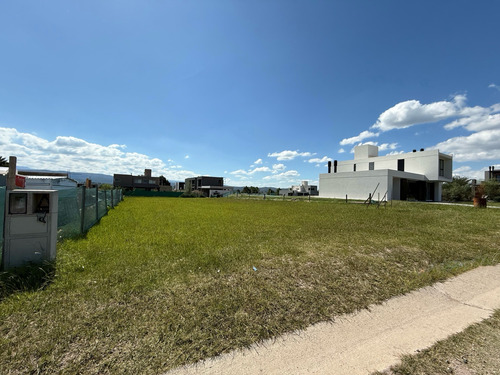 Terreno En Venta En Carlos Paz Golf - 912 Metros - Lote Central