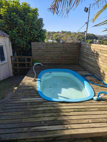 Casa Com Bar E Piscina Em Grande Terreno E Ótima Localização