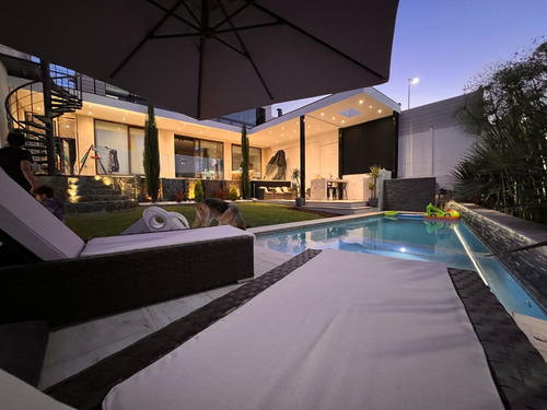 Casa En Exclusivo Condominio