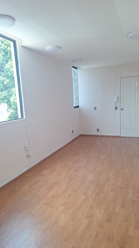 Rento Bonita Oficina En 2 Piso, Baño Privado Y Acceso Libre