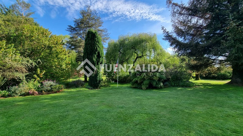 Casa De Campo Remodelada De 4d4b Con Jardin En Frutillar