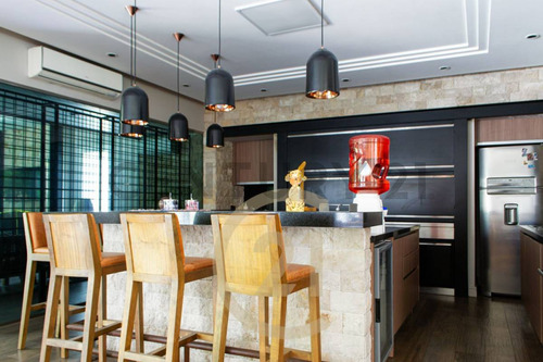 Casa Estilo Frances En Barrio Saint Thomas