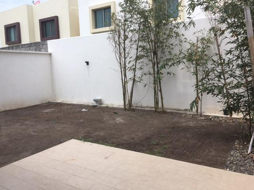 Imagen 12 de 17 de Lomas Del Mar, Casa En Renta Con Jardín, Terraza Y Cuarto De Servicio