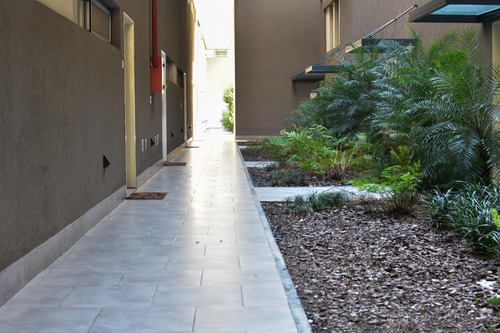 Imagen 20 de 30 de Perfecto Condominio Con Jardín Propio Y Cochera.