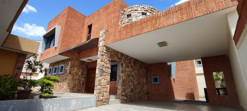 En Alquiler Casa Quinta En Valles De Camoruco Valencia Calle Cerrada, 226149 Ar