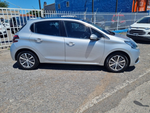 Imagen 4 de 13 de Peugeot 208 2017 1.6 Feline