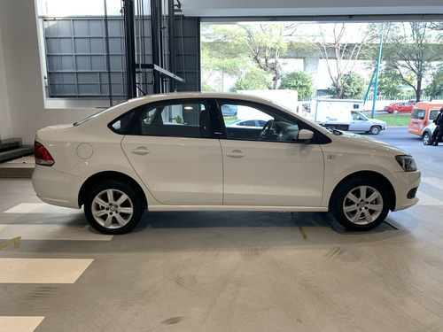 Imagen 12 de 15 de Volkswagen Vento 2014 1.6 Style Mt