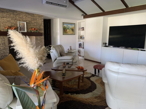 Imagen 14 de 30 de Excelente Chalet - Castelar Norte - Larralde Angosta - 5 Ambientes - 1450 M2 Lote - Venta - Permuta