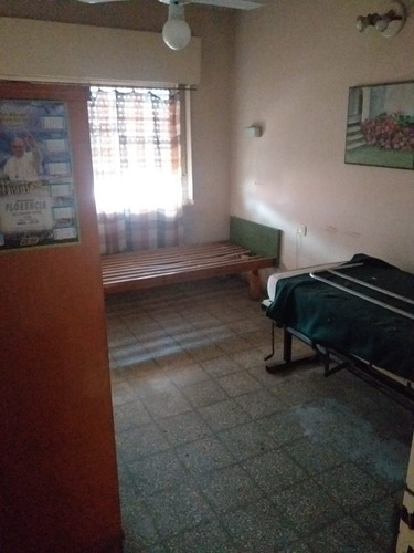 Imagen 10 de 27 de Venta En Castelar De Importante Edificacion.