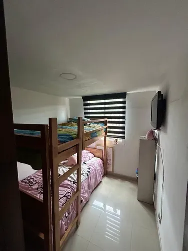 Vendo Apartamento Super Lindo, En La Parte Baja De La Loma De Los Bernal