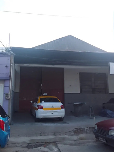 Vendo Local Comercial Entrada De Camiones, Ideal Por Su Ubicación Comercial Para Desarrollo Inmobiliario, Fos 60%  Altura Permitida 9mts, Ancho 10mts Largo 54mts. Paso Molino