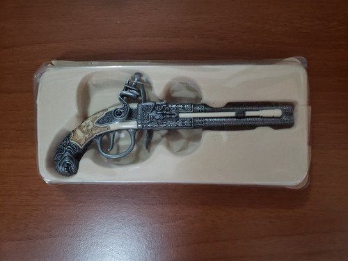 Replica Revolver Antiguo (adorno)