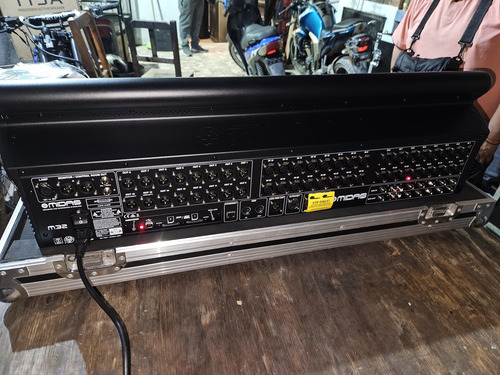 Consola Midas M32 De Mezcla 220v + Anvil De Transporte
