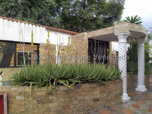 Santa Mónica !! Impecable Y Amplia Casa Comercial Y/o Residencial, 532 M2, 3 Oficinas Privadas Con Posibilidad De Ampliación Para Otras Oficinas, 6 Pe. Apartamento Y Anexo Totalmente Equipados !!