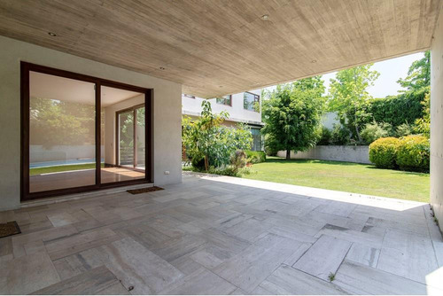 Linda Casa En Lo Barnechea: Espacios Y Comodidad