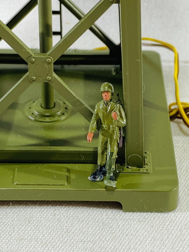 Imagen 3 de 9 de Nico Tanque De Agua Militar Con Luz Y Soldado H0 (pmv 77)