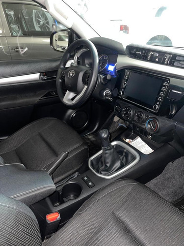 Imagen 11 de 20 de Toyota Hilux 2020 2.8 Cd Sr 177cv 4x4