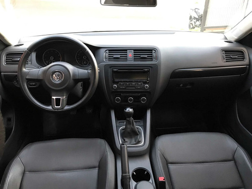 Volkswagen Jetta 2.0 Comfortline Flex 4p Manual
